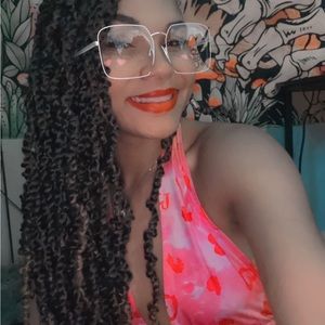 Meet your Posher, Mia